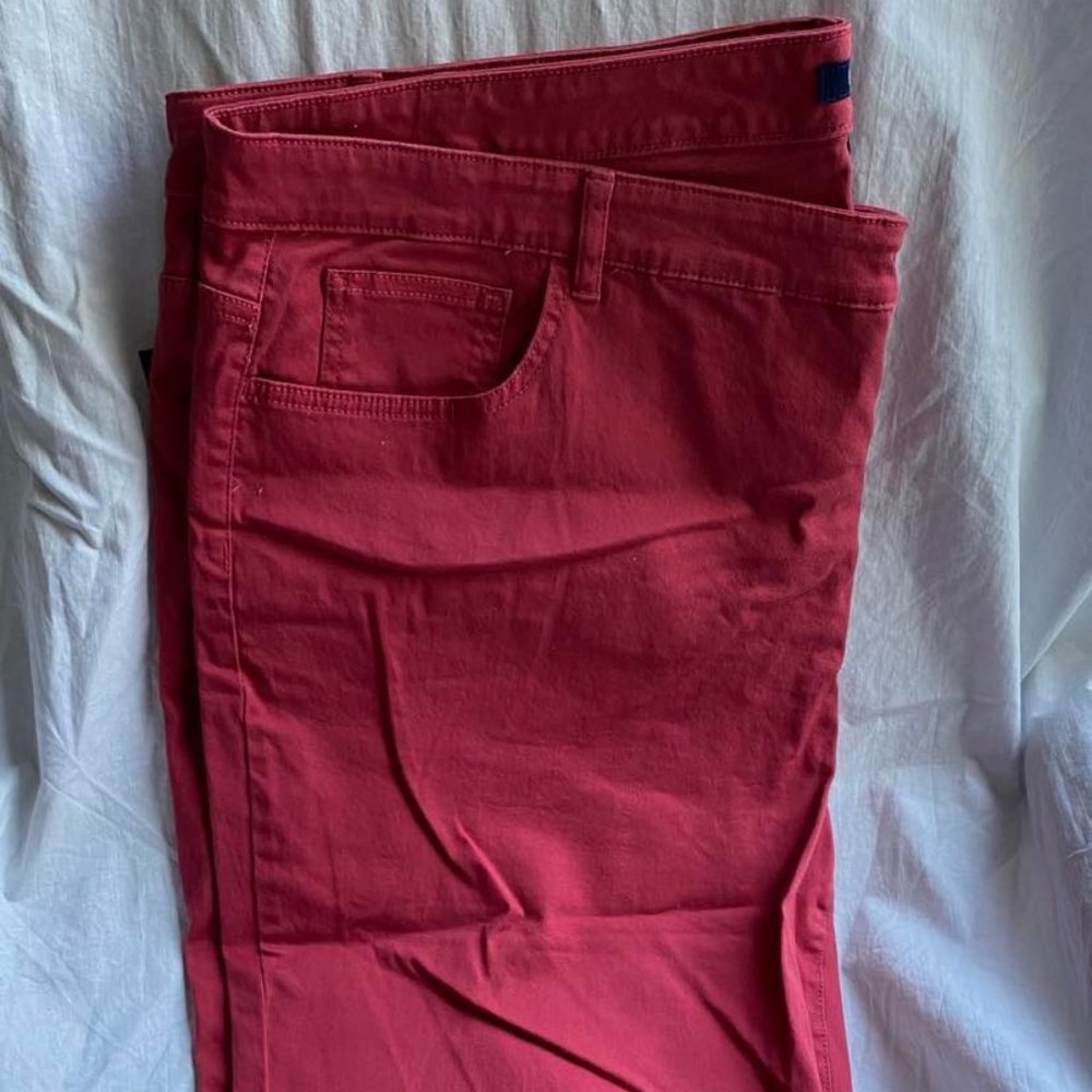 Chaps Women's 24W Pale Red Denim NWT Capris